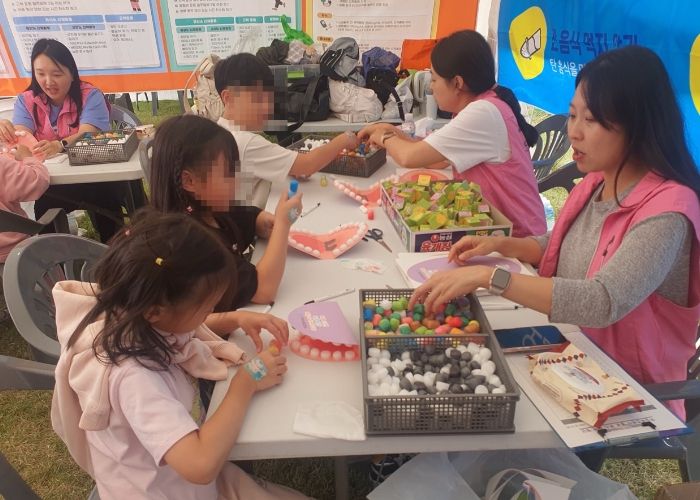구리시보건소, 코스모스 축제서 건강증진 체험 홍보관' 부스 운영