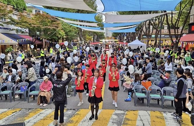 성남시청소년재단, 정자1동 차 없는 카페거리 축제, 성공적 마무리