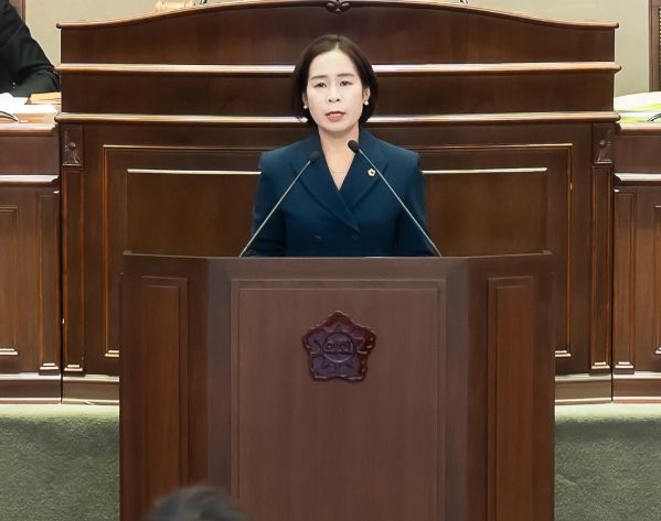 정현미 시의원이 남양주시의회 제 307회 임시회에서 시정질문을 하고 있다.