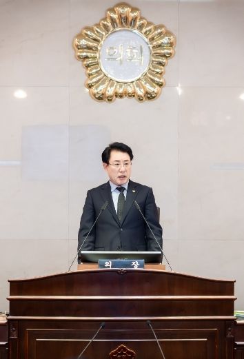 2024.10.22. 남양주시의회 조성대 의장이 회의를 진행하고 있다.
