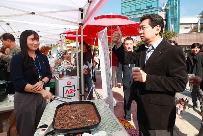 11월 2일 동백호수공원에서 열린 '제29회 농업인의 날' 기념행사에 참석한 이상일 용인특례시장