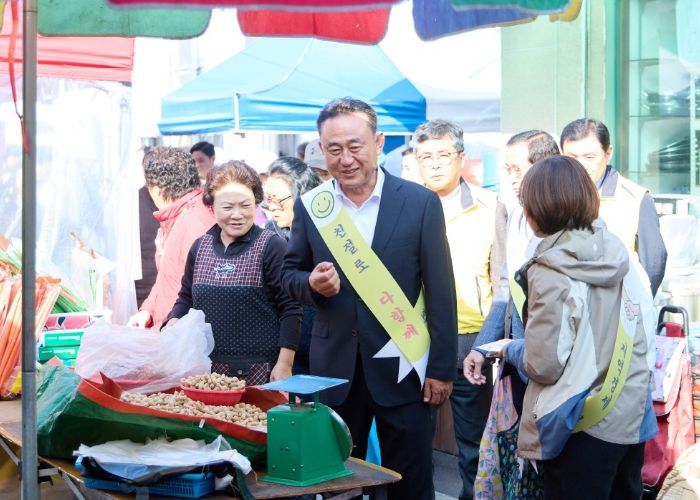 이충우 여주시장, ‘소상공인 친절 캠페인’ 참여
