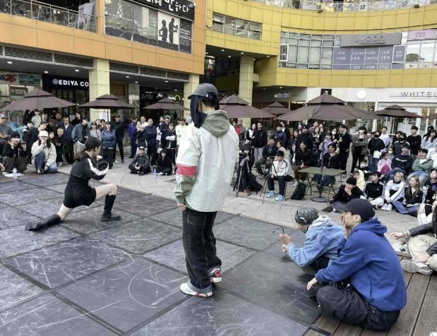 지난해 리모델링을 마치고 올해 본격적으로 공연이 진행 중인 웨스턴돔 내 무대 공연 모습