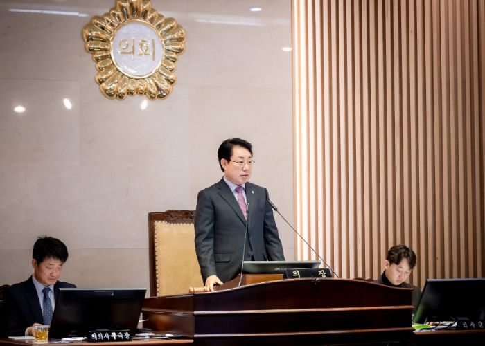 2024.12.16. 조성대 의장이 정례회를 마무리하며 발언하고 있다.