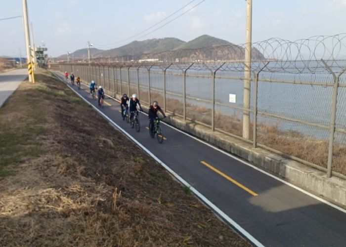 한강 철책 자전거길 전경