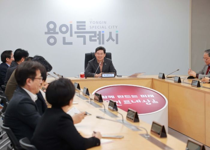 이상일 용인특례시장이 6일 간부공무원 회의에서 공직자의 도덕성과 본연의 역할에 대해 당부했다.