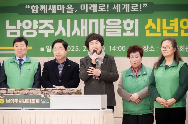 왼쪽에서 세 번째 - 이정애 부의장