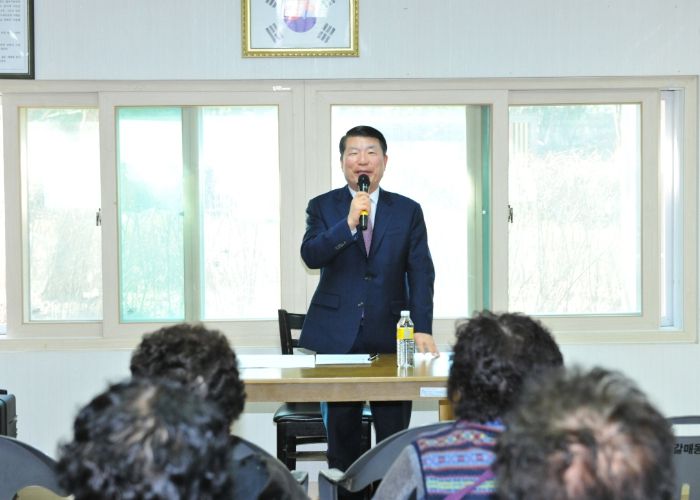 백경현 구리시장, 섬김행정 몸소 나서…갈매이스트힐아파트경로당 현장 방문