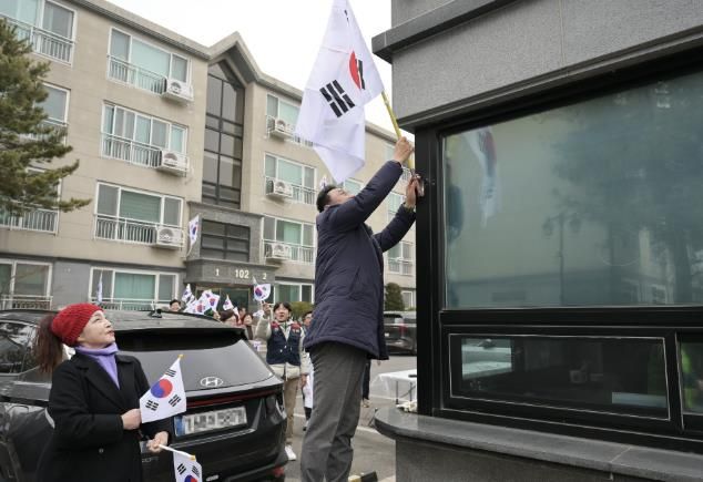 여주시, 재향군인회와 함께 3‧1절 태극기 달기 실시
