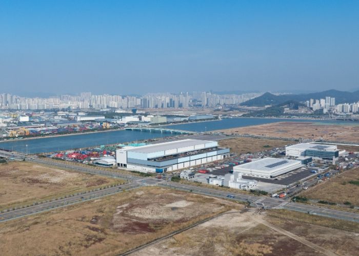 ※ 사진 설명 : 아암물류1·2단지 전경 및 항만배후단지 입주기업 내부 사진