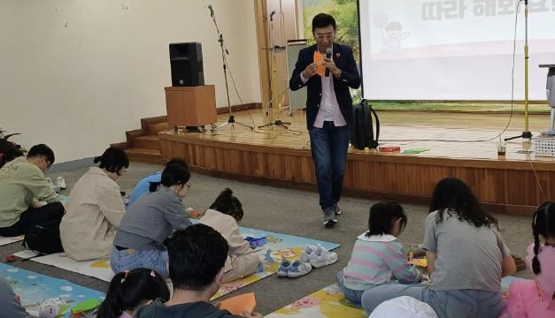 2024 도서관 주간 행사 ‘김영만 선생님과 함께하는 종이접기 이야기’