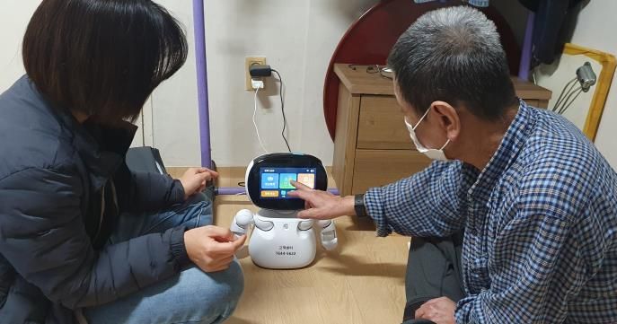구리시, AI 돌봄로봇 '다솜이' 활용 어르신 건강⁃안전관리 강화