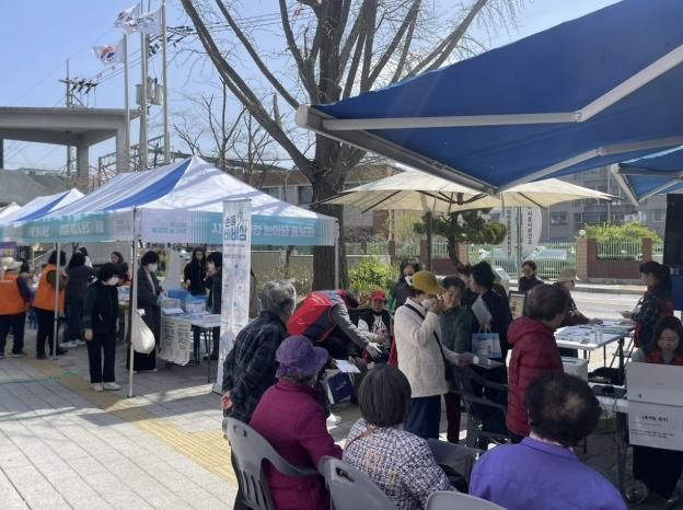 시흥시보건소, 제53회 보건의 날 기념 건강 한마당 홍보관 성료