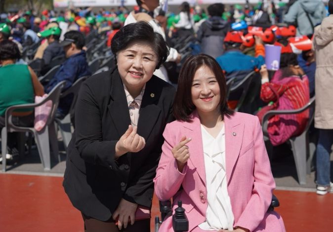2025 동행서울 누리축제에 참석한 김영옥 위원장과 최보윤 국회의원