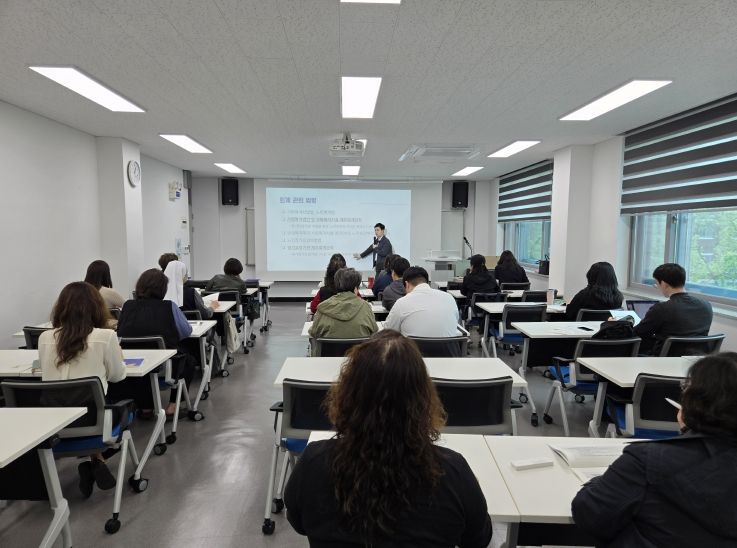 화성특례시가 17일 관내 장기요양기관 재무회계 담당자를 대상으로 재무회계 교육을 운영했다.