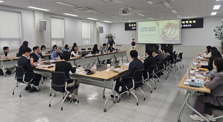 화성특례시가 17일 봉담읍 행정복지센터에서 자살예방 공동대응 관계기관 대책회의를 개최했다.