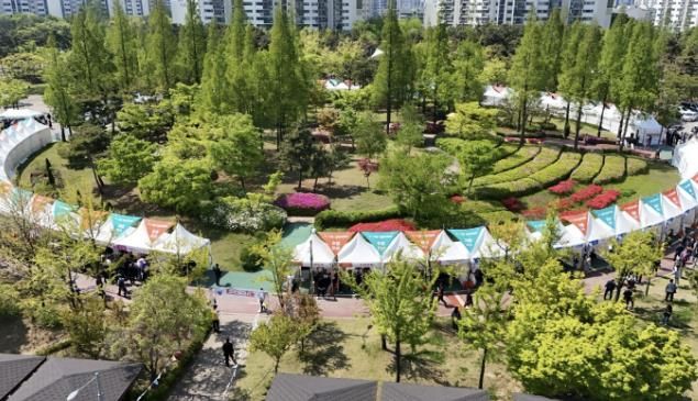 4월 29일 정왕동 중앙공원서 열린 시흥시 대규모 채용박람회 현장