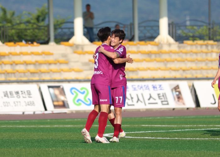 남양주시민축구단, 당진 상대로 완승 거두며 리그 1위 탈환(조경찬 세리머니)