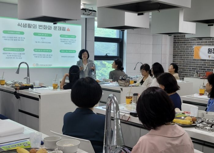 지난 1일부터 3일, 8일부터 9일까지 총 5일간 소하건강생활지원센터에서 어린이집·유치원 원장 112명을 대상으로 집합교육이 진행되고 있다.