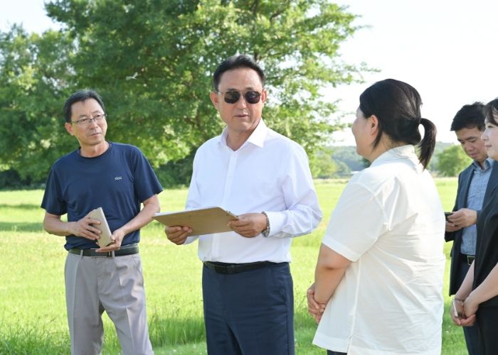 이충우 시장, 시민건강도시 맨발걷기로 함께해요