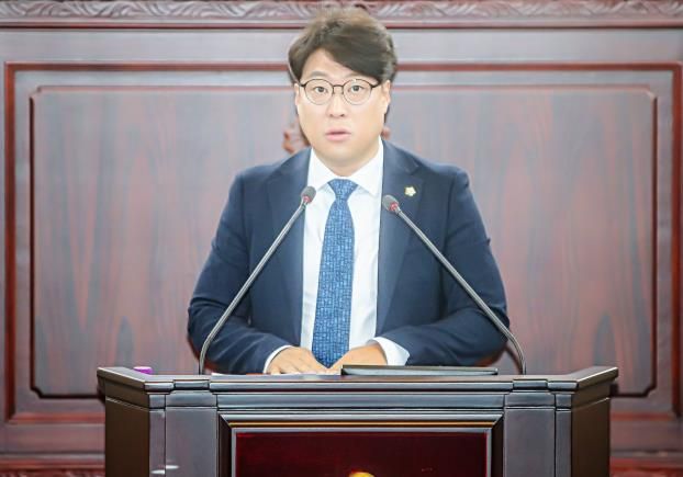 김영수 화성특례시의원 도시건설위원회 회의 발언사진