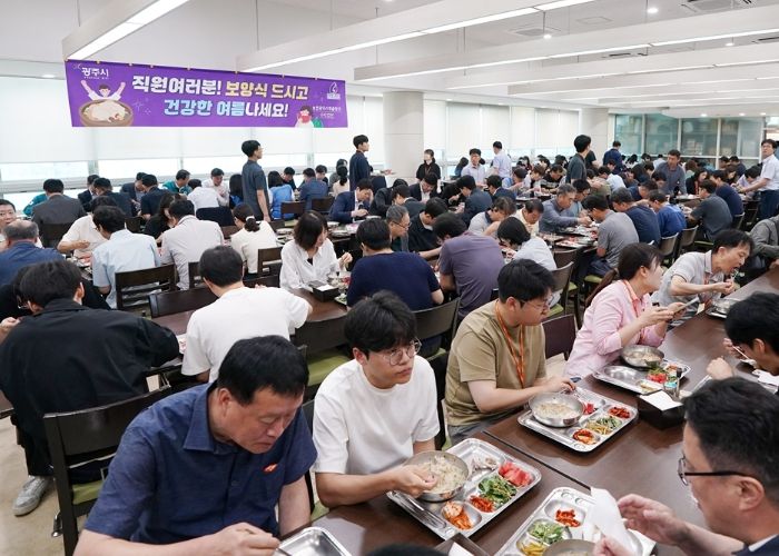 광주시, 초복 맞이 삼계죽 제공 행사 열어…직원 건강과 사기 진작 도모