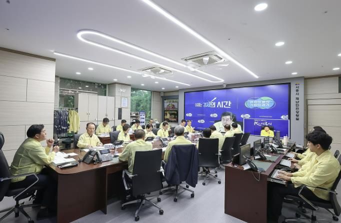 18일 오전 시청 재난안전상황실에서 열린 도지사주재 호우대비 재난상황 점검 회의