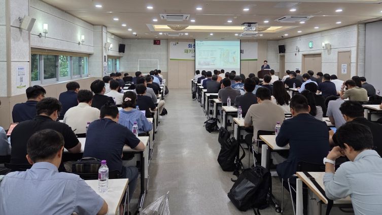 한국토지주택공사(LH)가 18일 동탄2 의료복합개발 재공모에 대한 사업설명회를 진행하고 있다