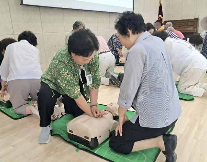 심폐소생술 교육 모습