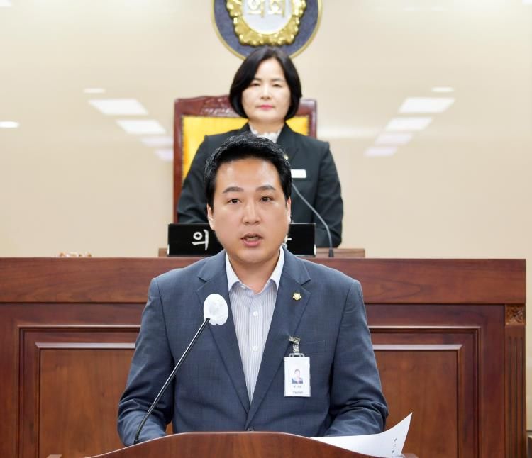 대표발의 조례안을 설명하는 황선호 의장