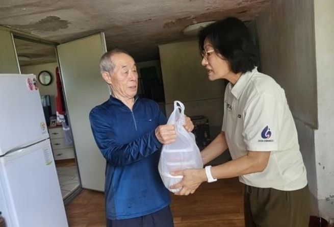 광주시의회 주임록 의원, 중복 맞아 저소득 독거 어르신 위한 영양식 나눔 봉사 동참