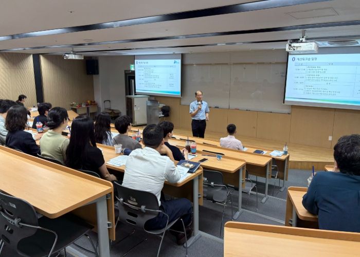 인천항만공사 김순철 경영부사장이 예산워크숍에서 발언을 하고 있다/ 사진제공 = 인천항만공사