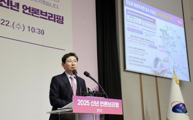 올해 1월 22일 신년 언론브리핑에서 광역 철도망 구축 계획을 설명하고 있는 이상일 용인특례시장