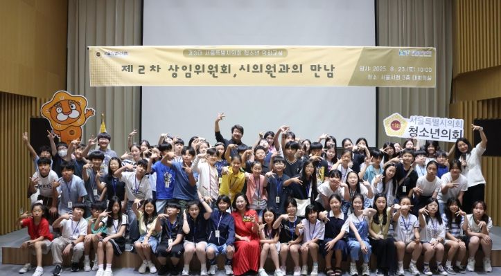 행사를 마친 후 촬영한 기념 사진.
