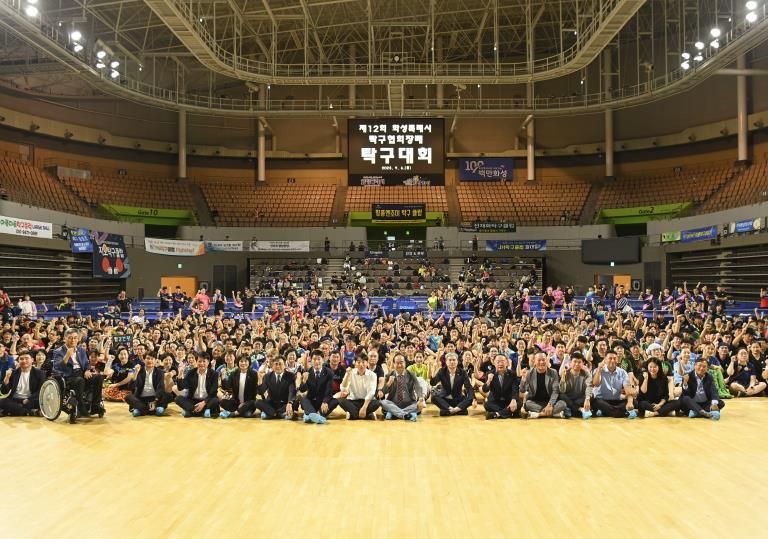 축하 떡케이크 절단식 기념 촬영