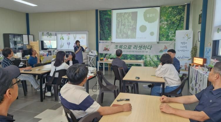 천안시농업기술센터가 원예치유프로그램을 진행하고 있다.