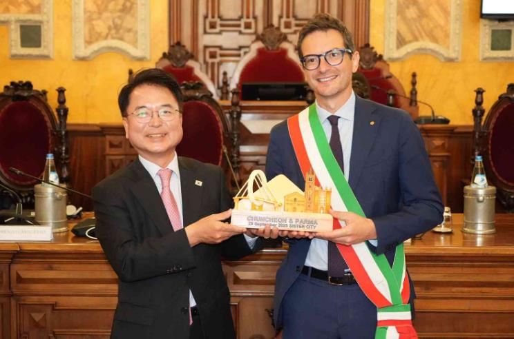 춘천시-파르마 자매결연 협약식.