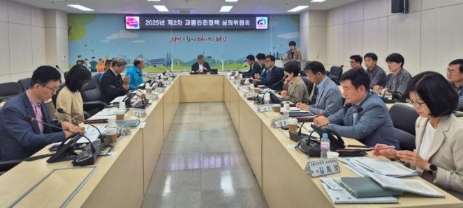 천안시는 지난달 30일 시청 재난안전상황실에서 교통안전정책심의위원회를 개최했다.