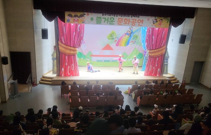 충주시육아종합지원센터, 아기돼지3형제 공연 성료