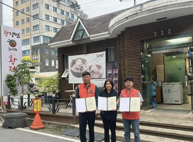 후원협약 체결 기념 촬영 모습