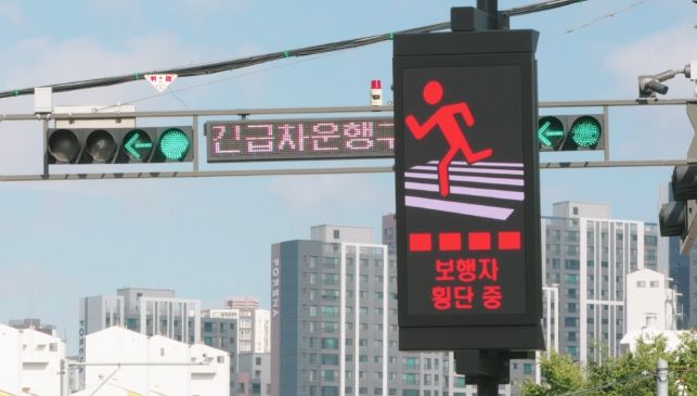 1. 천안역사거리와 터미널사거리에서 실증 운용 중인 ‘예지형 보행자 안전 인공지능 서비스’