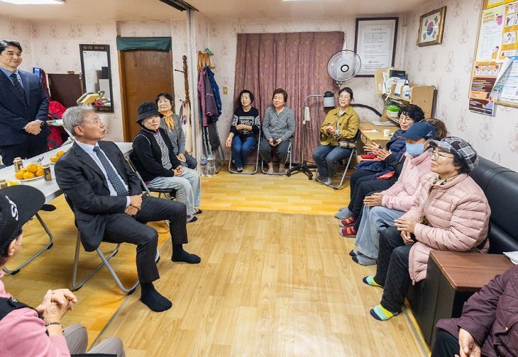 윤환 계양구청장, 경로당 현장 방문해 어르신 애로사항 청취