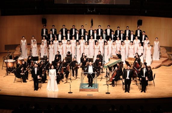 윤의중 예술감독과 인천시립합창단, <헨델 메시아> 공연