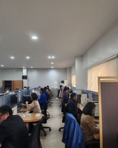 체납조사반 전화 상담 모습