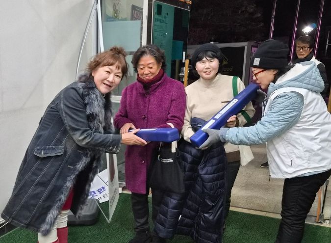 동두천시 생연1동 바르게살기운동위원회, 태극기 나눔 캠페인 전개