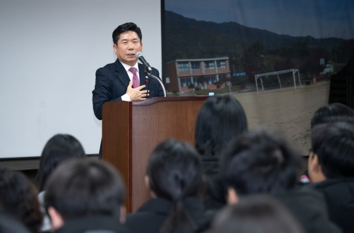 제천시장, 송학중학교 방문해 학생 대상 초청 강연