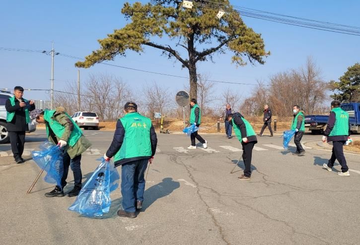 평택시 현덕면, '우리동네 새단장'을 위한 새마을지도자협의회와 2026년 설맞이 대청소