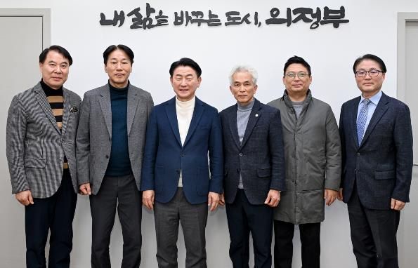 1월 29일 (사)용현산업단지 기업인협의회 신년인사회 참석자들이 기념촬영을 하고 있다.