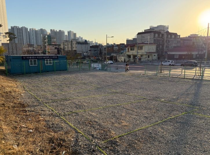 유휴부지 활용해 방범초소 및 임시 개방형 주차장 조성-