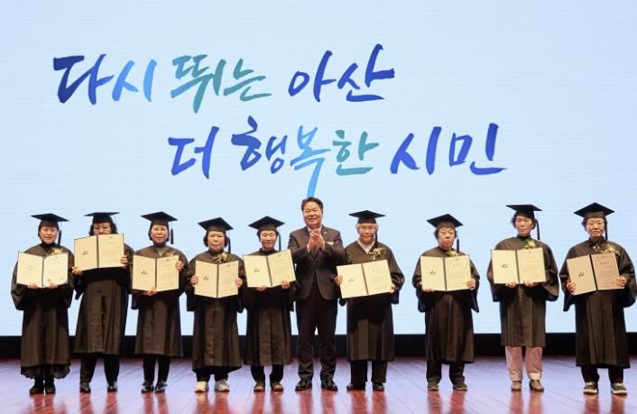 단체 기념 촬영 사진